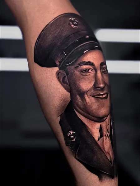 군인