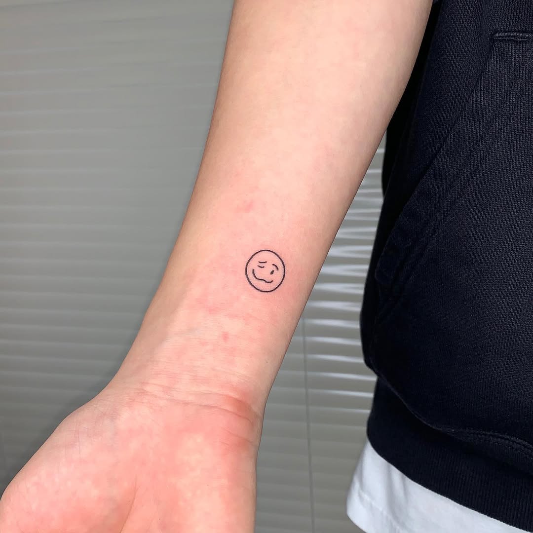 옴, 오니, 노리개, 다루마, 미니멀, 차크라, 티베트, 보호 상징, 치유, 평화, 게자리, 삭얀트, 플래시 타투, 기념 타투