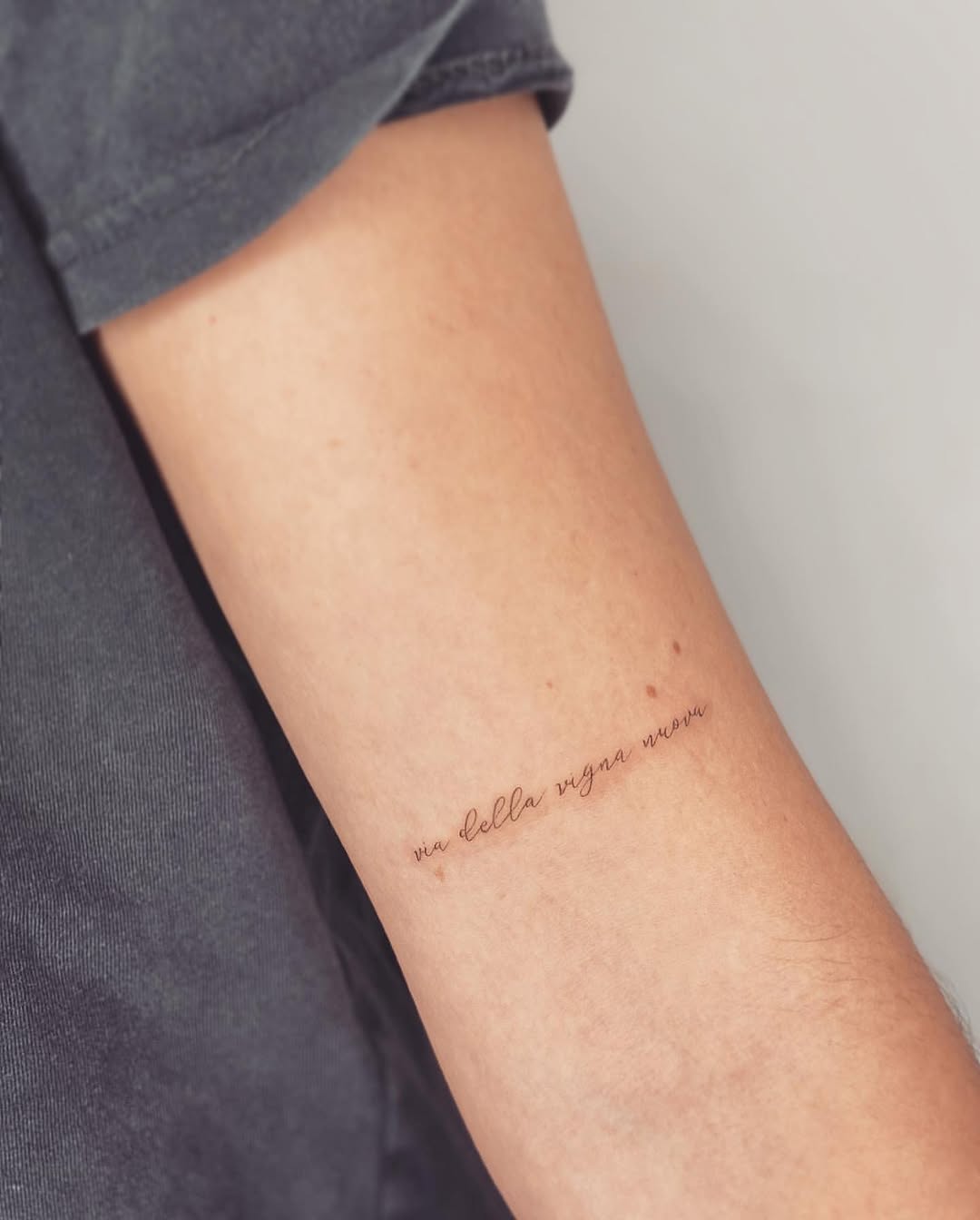 책, 밴드, Lettering, 영원, 선, 용기, 좌표, 지혜, 추억, 희망, 물망초, 암밴드, 회복력, 타자기 폰트, 날짜, 단어, 문장, 서명, 여권, 정의, 동백꽃, 손글씨, 스크립트