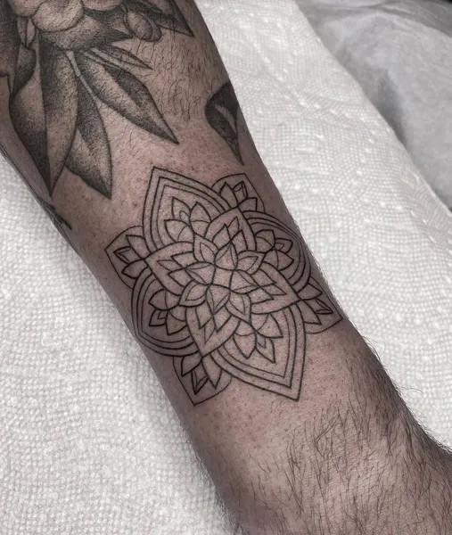 Full Circle Tattoo