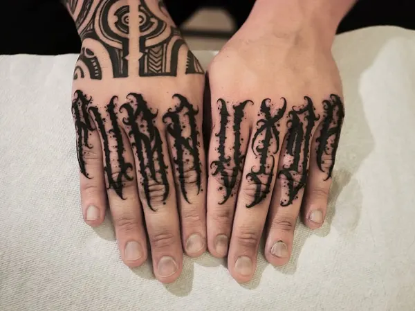 손, Lettering
