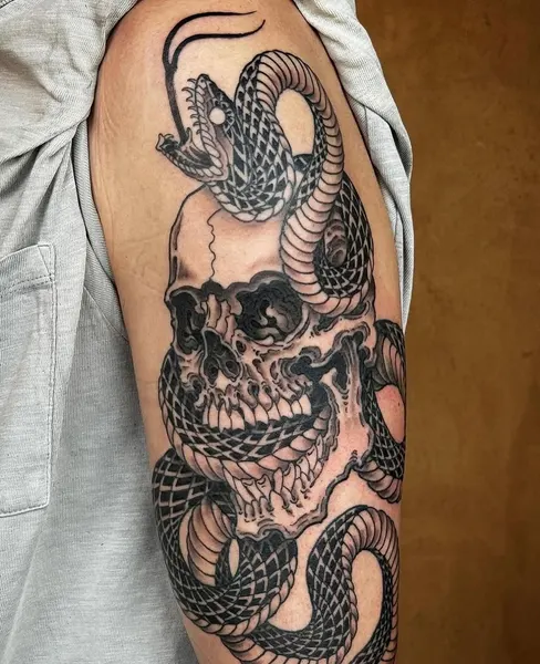 Full Circle Tattoo