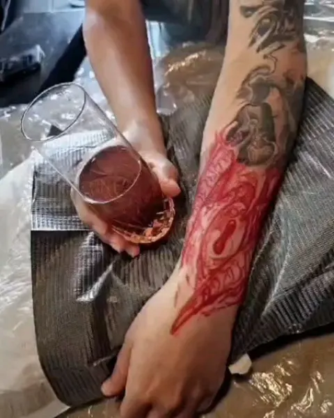 Dragon, 붓, 붓터치, 등 전체 타투, 연기, 촛불, 갱스터, 그래픽, 디테일, 슬리브, 잉크병, 해부학, 그래피티, 블라스트오버, 스트리트 아트, 연기 배경, 큰 타투