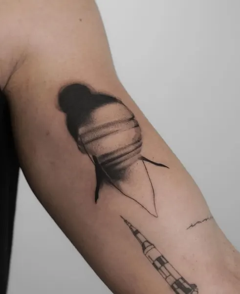 얼굴, 남성, 뇌신, 오니, 유령, 텐구, 펑크, 한야, 게이샤, 다루마, 삼족오, 초현실, 어릿광대, 우키요에, 큰 타투, 연기, 풍신, 그래픽, 노리개, 카메라, 카타나