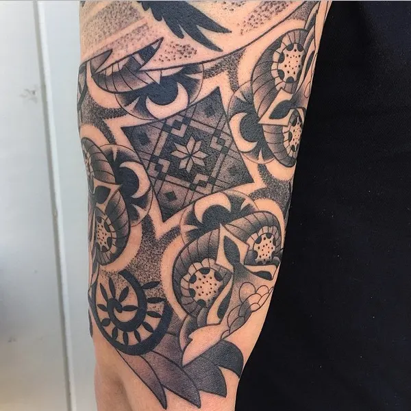 Full Circle Tattoo