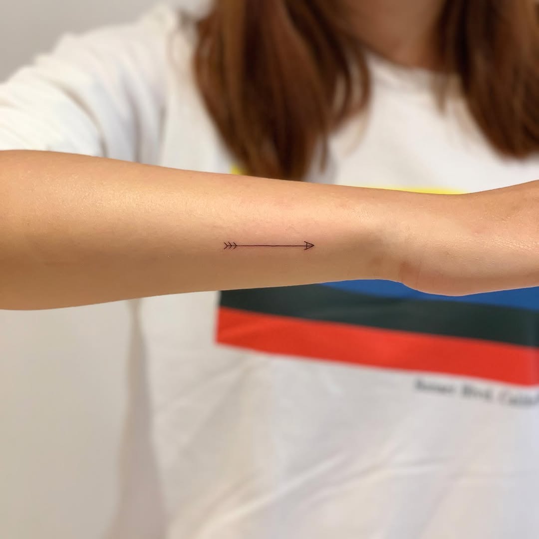 옴, 펜, Lettering, 개미, 무한, 밴드, 열쇠, 선, 힘, 단청, 오니, 용기, 정의, 충성, 평화, 한글, 함사, 희망, 강인함, 노리개, 다루마, 미니멀, 비대칭, 삼족오, 암밴드, 테두리, 티베트, 회복력, 초소형 타투, 미니멀 레터링, 기념 타투, 작은 타투, Mini, 뇌신, 바늘, 발찌, 숫자, 운명, 자유, 좌표, 삭얀트, 실루엣, 이니셜, 초현실, 플래시 타투, 보호 상징