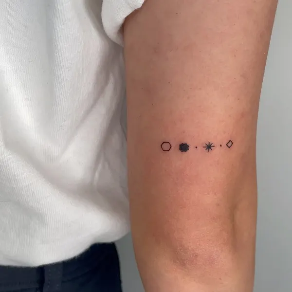 Lettering, 민화, 점, 날짜, 단청, 지네, 한글, 해태, 미니멀, 암밴드, 양자리, 우키요에, 처녀자리, 황소자리, 물고기자리, 쌍둥이자리, 삼족오, 양면성, 달항아리, 염소자리, 천칭자리