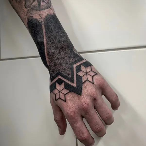 Full Circle Tattoo