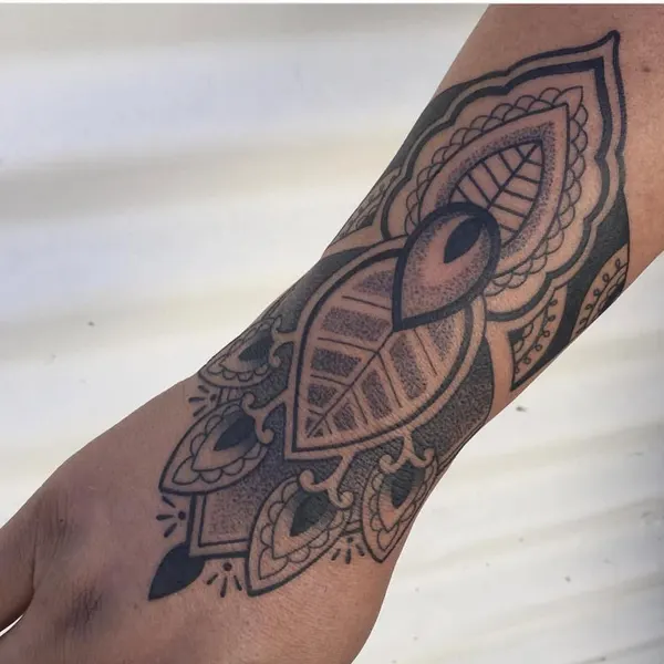 Full Circle Tattoo