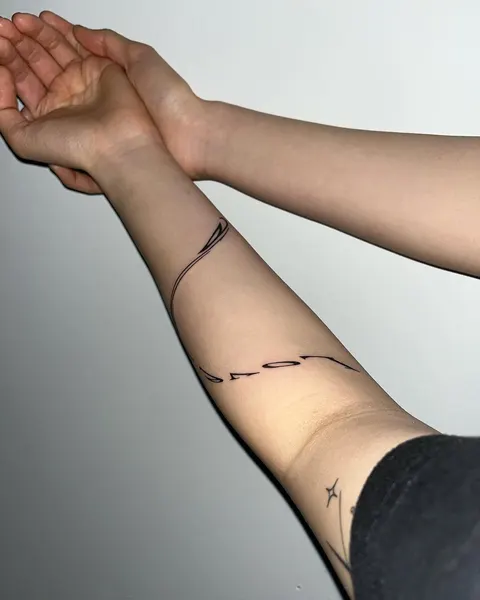 Lettering, 펜, 바늘, 바람, 번개, 선, 힘, 계곡, 파도, 화살, 그래픽, 노리개, 미니멀, 비대칭, 실루엣, 테두리, 회복력, 가시철사, 플래시 타투, 미니멀 레터링, 활과 화살, 단청, 밴드, 서명, 체인, 암밴드, 커스텀 타투