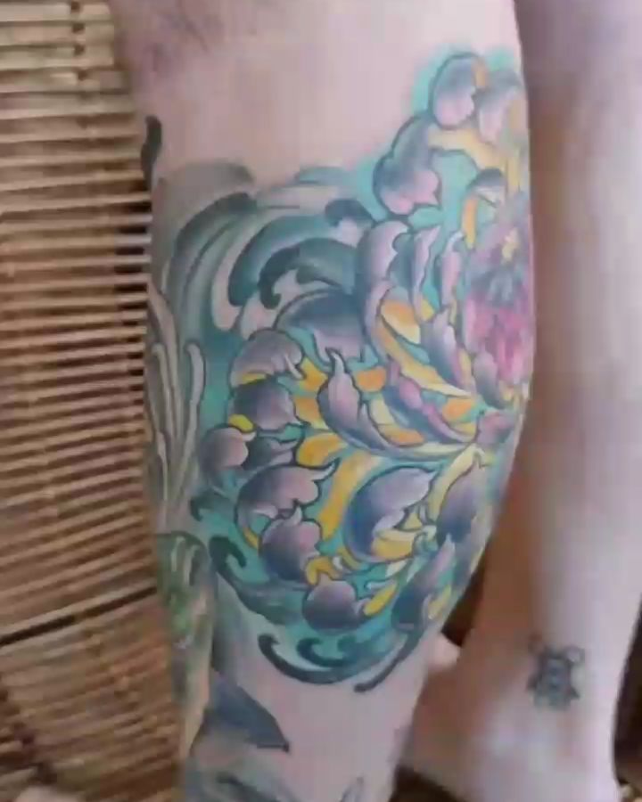 붓, 붓터치, 잉크병, 오너멘탈, 구름 문양, 파도 문양, 한국 문양, 등 전체 타투, 패턴, 그래픽, 보디수트, 풀슬리브, 연기 배경, 파도 배경, 한국 장식