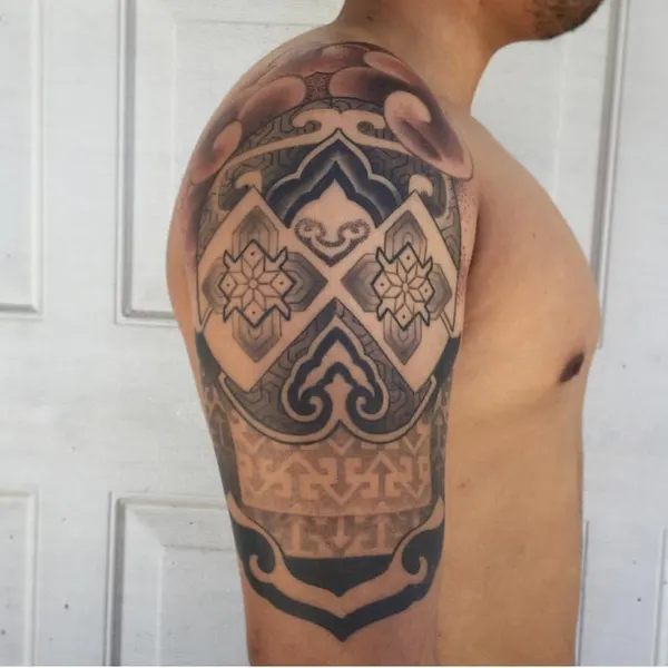 Full Circle Tattoo