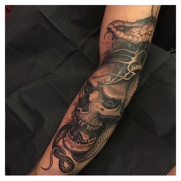 Full Circle Tattoo