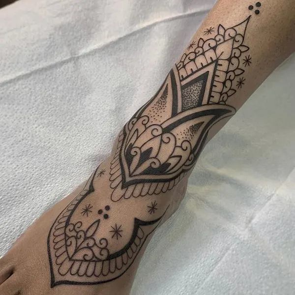 Full Circle Tattoo