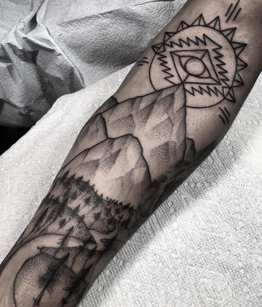 Full Circle Tattoo