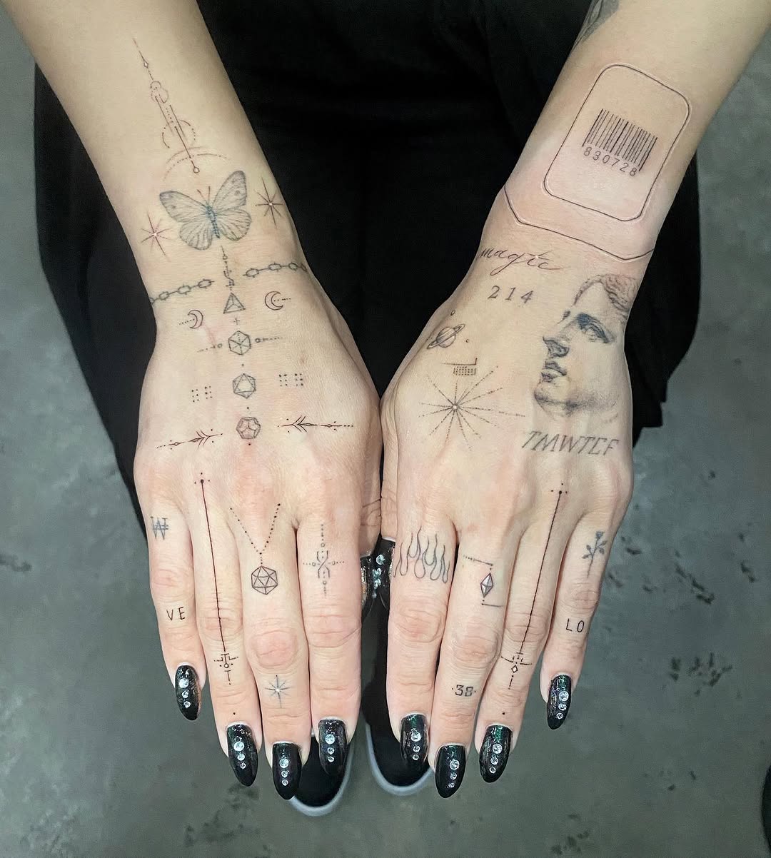 손, Lettering