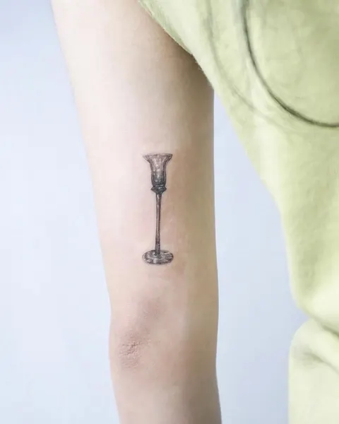 병, 컵, 열쇠, 마이크, 와인잔, 모래시계, 바늘
