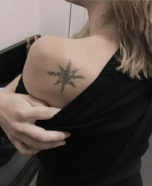 바람, 백조, 새, 학, 날개, 제비, 참새, 게이샤, 비대칭, 비둘기, 앵무새, 잉크병, 카타나, 이레즈미, 일본 학, 한국 학, 큰 타투, 등 전체 타투, 벌새, 수탉, 까마귀, 수묵화, 오리엔탈