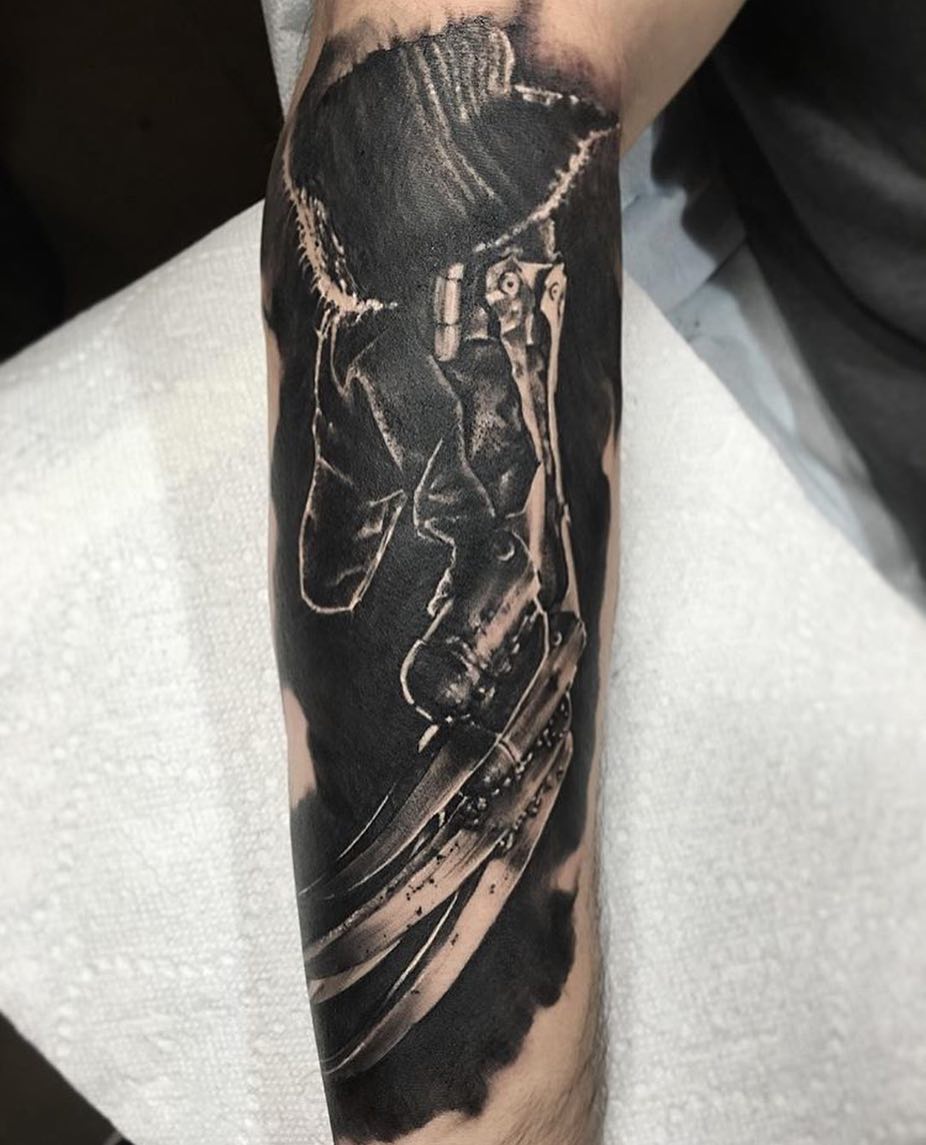 Full Circle Tattoo