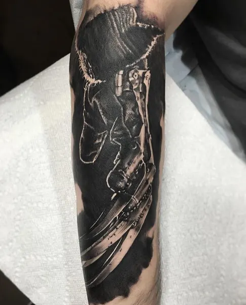 Full Circle Tattoo