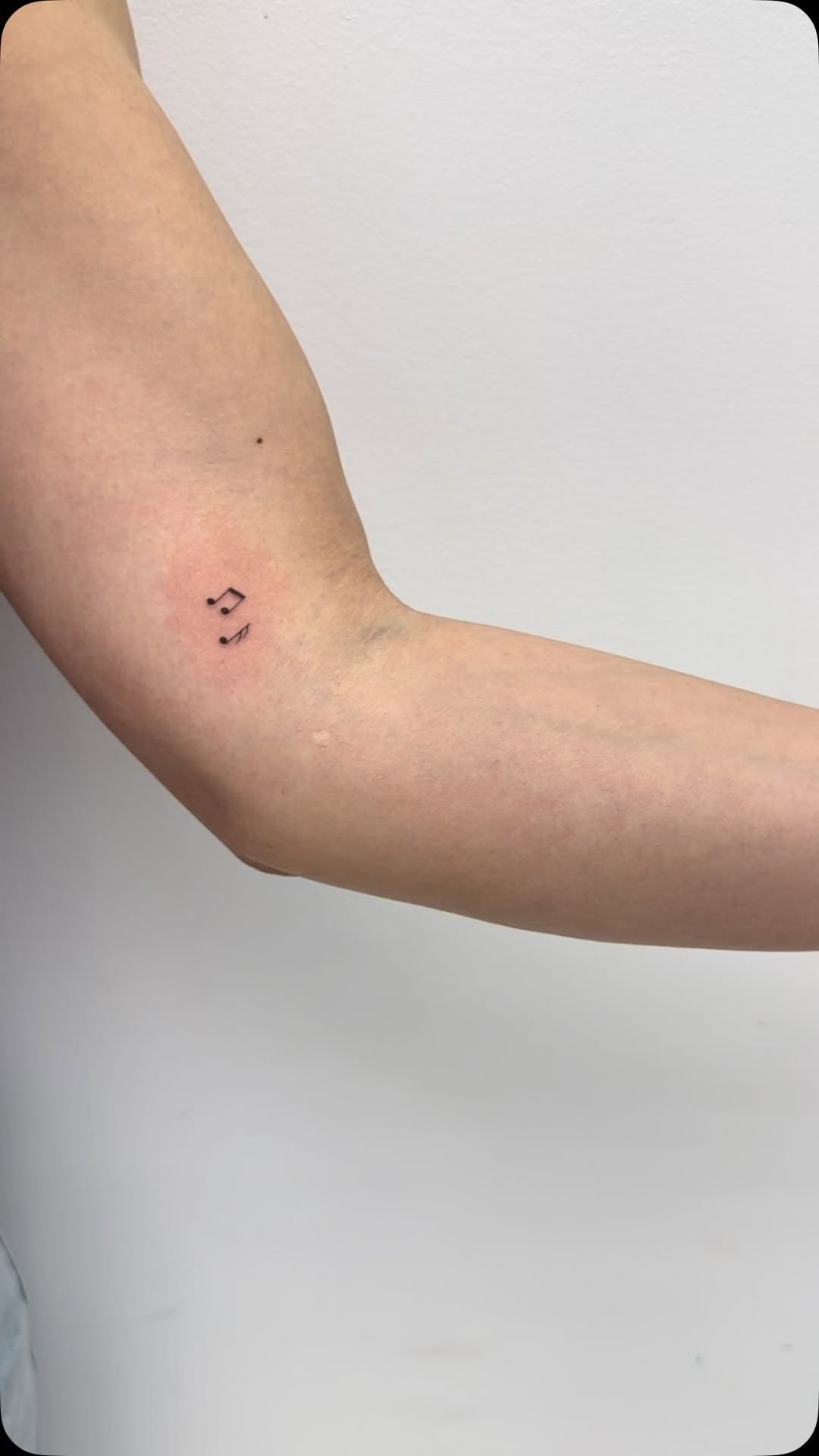 옴, Lettering, 점, 평화, 삭얀트, 암밴드, 작은 타투