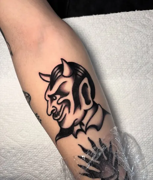Full Circle Tattoo