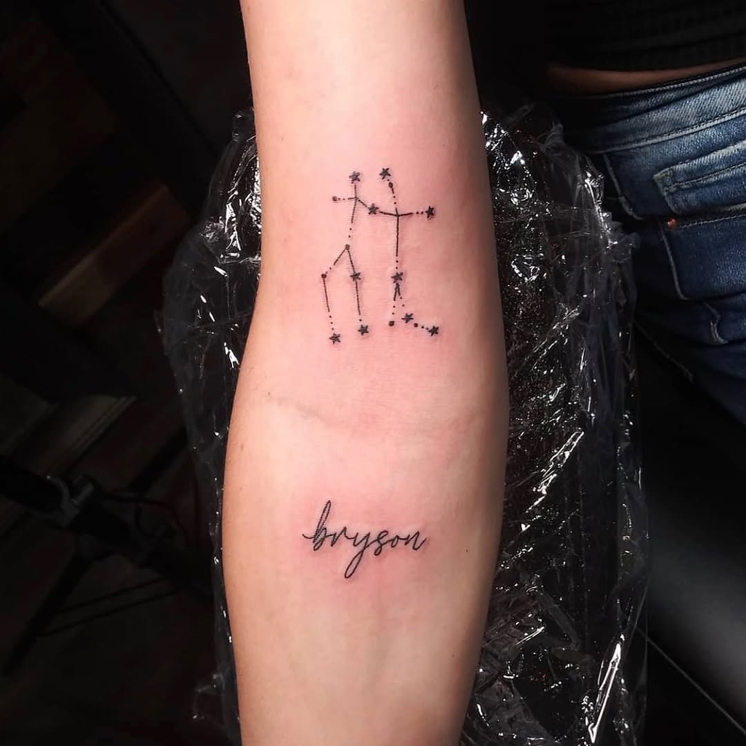 Lettering, 무한, 별들, 영원, 단어, 운명, 노리개, 삭얀트, 물병자리, 사수자리, 처녀자리, 황소자리, 물고기자리, 쌍둥이자리, 커스텀 타투, 성좌, 추억, 별자리, 삼족오, 가족 타투