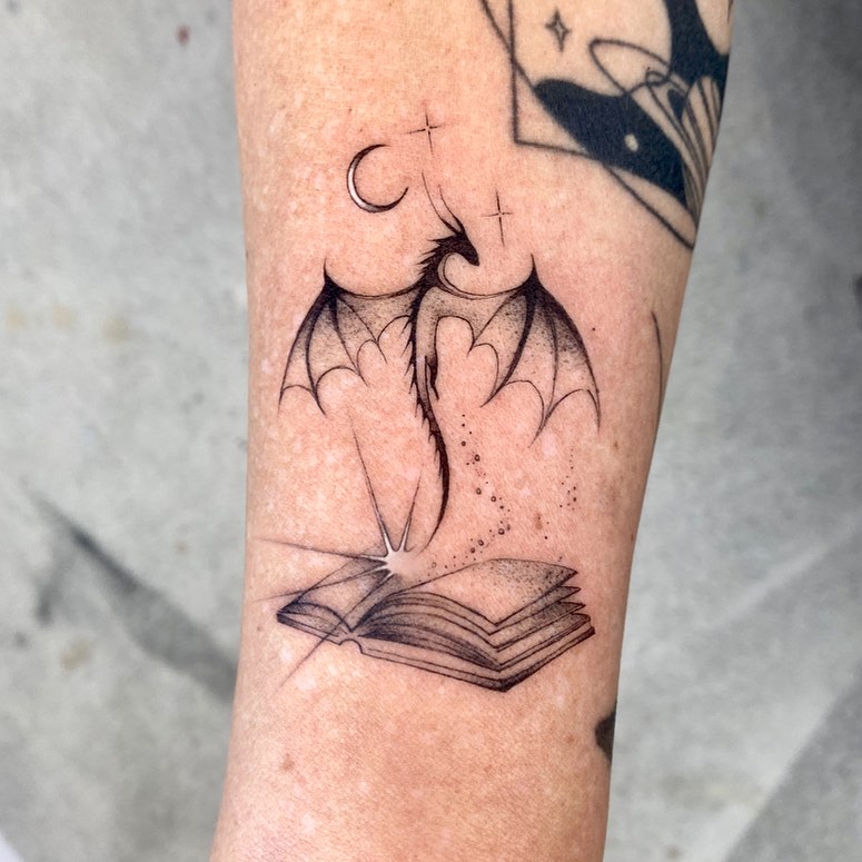 Dragon, 책