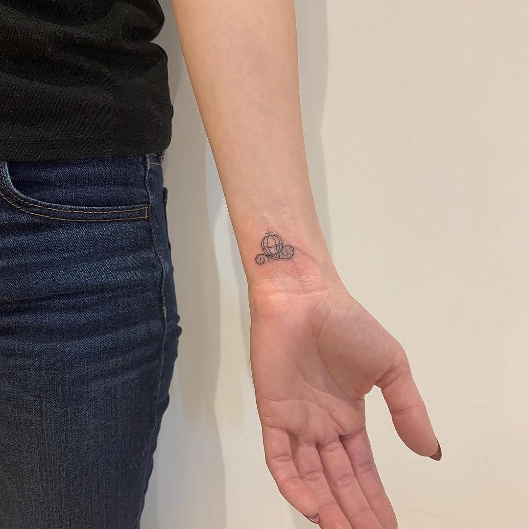 Lettering, Flower, 열쇠, 옴, 뇌신, 단청, 오니, 충성, 카드, 평화, 한글, 해태, 노리개, 다루마, 도깨비, 레트로, 미니멀, 삭얀트, 삼족오, 이니셜, 티베트, 물병자리, 오리엔탈, 우키요에, 이레즈미, 천칭자리, 황소자리, 물고기자리, 쌍둥이자리, 커스텀 타투, 기념 타투, 작은 타투, Mini, 영원, 텐구, 한야, 희망, 게이샤, 게자리, 비대칭, 양면성, 차크라, 회복력, 전갈자리, 처녀자리, 초소형 타투, 미니멀 레터링, 아랍어 레터링, 보호 상징