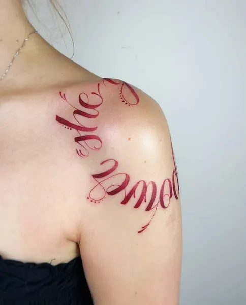 Lettering, 플래시 타투, 아랍어 레터링, 단어, 서예, 지혜, 게이샤, 노리개, 비대칭, 실루엣, 와인잔, 초현실, 보디수트, 이레즈미, 커스텀 타투, 미니멀 레터링, 일본어 레터링, 고딕 레터링, 한자 레터링