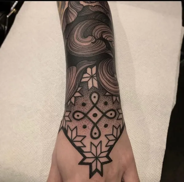 Full Circle Tattoo