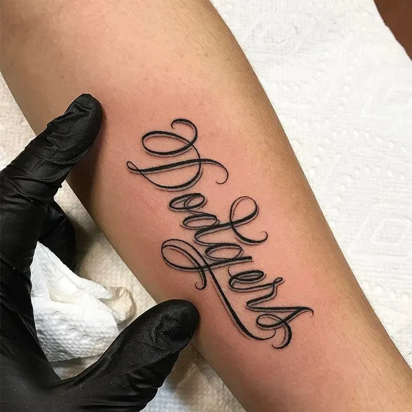 Lettering, 문장, 서예, 단어, 이름, 강인함, 스크립트, 타자기 폰트, 가족 이름, 추모 문구, 고딕 레터링, 올드 잉글리시, 지혜, 손글씨, 프레임, 커스텀 타투, 아랍어 레터링